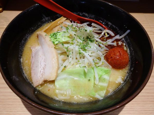 「焼きあご辛味噌らー麺（1,100円）」@焼きあご塩らー麺 たかはし アトレ川崎店の写真