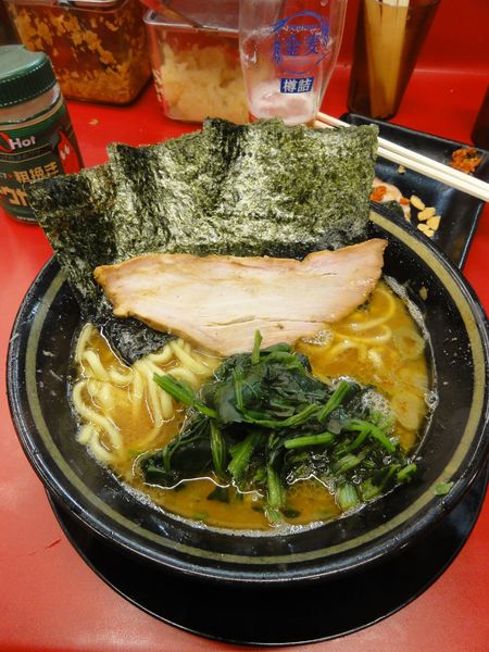 「ラーメン750円硬め金麦200円」@IEKEI_TOKYO 王道家直系の写真