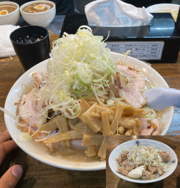 「チャーシュー麺中盛り　チャーシューご飯」@こってりらーめん 誉の写真
