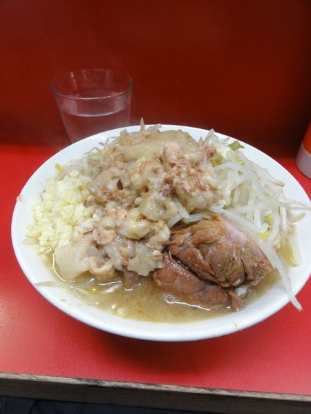 「小600円麺硬めニンニクアブラ」@ラーメン二郎 三田本店の写真