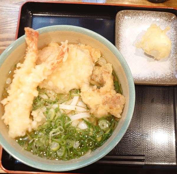 「温[並盛]特上天ぷら730円＋他色々」@おにやんま 日暮里店の写真