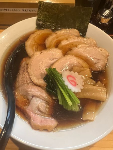 「中華蕎麦醤油　手揉み麺　肉マシ」@麺道 六善の写真