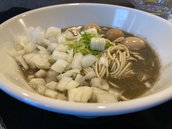 「ターニャ濃厚が好き+うずら玉子+刻み玉葱」@中華蕎麦 志の写真