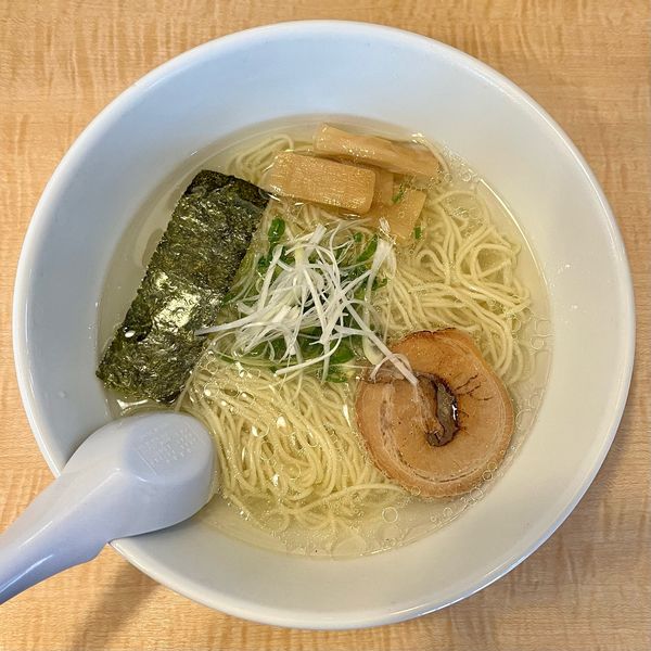 「塩ラーメン（700円）」@博多塩ラーメン 城の写真