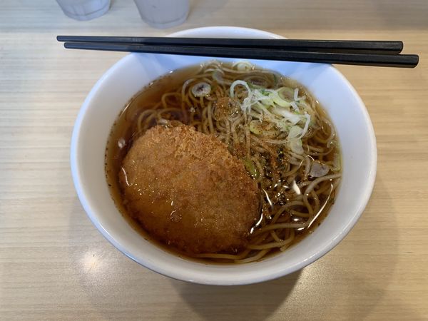 「コロッケそば 480円」@いろり庵きらく 新松戸店の写真