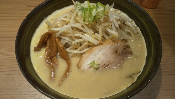 「味噌ラーメン・もやし大盛無料(¥880)」@いと井 東京ラーメン横丁店の写真