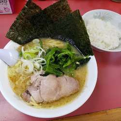 ラーメン太麺　半ライス