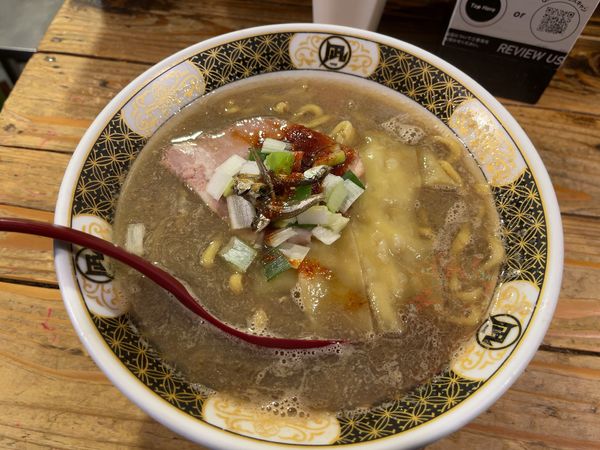 「煮干そば（肉入り）1000円」@すごい煮干ラーメン凪 新宿ゴールデン街店 本館の写真