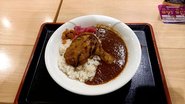 「炭火焼きほろほろチキンカレー」@すき家 イオン松江店の写真