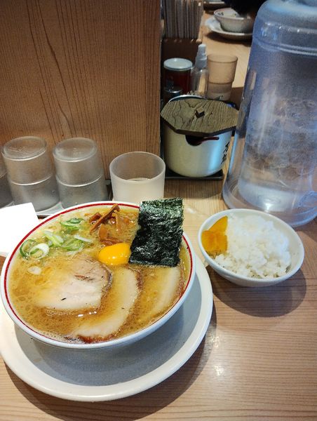 「特製豚鶏中華そば+ライスセット　1240円」@赤備の写真