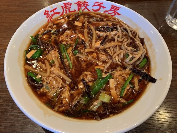 「サンラータン麺」@紅虎餃子房 アリオ亀有店の写真