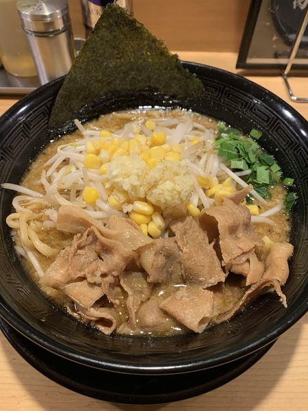 「肉盛り味噌らーめん900円」@肉盛り味噌らーめん 侍倶楽部 赤羽駅前店の写真