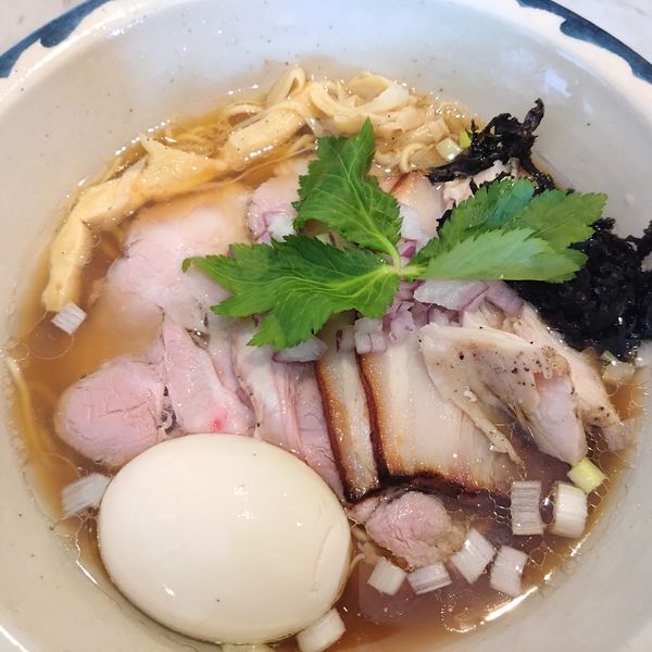 「鶏と貝出汁の中華そば900円味玉120円チャーシュー250円」@八二軒の写真