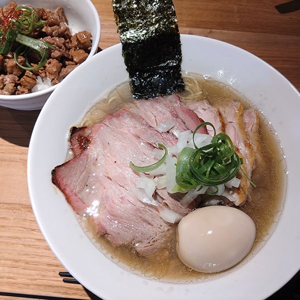 「特製煮干しそば1350円、ルーロー飯200円」@中華蕎麦 みうらの写真