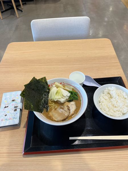 「うまいラーメン並880円硬め濃いめ、小ライス150円」@うまいラーメン 松福 甲府店の写真