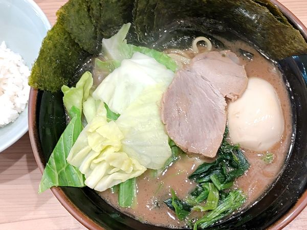 「キャベツ＋味玉＋のり」@漢ラーメン 室の写真