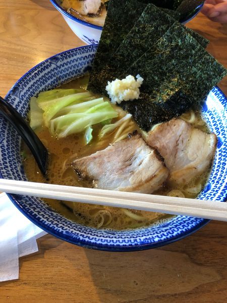 「豚骨醤油ラーメン」@麺 やまだの写真