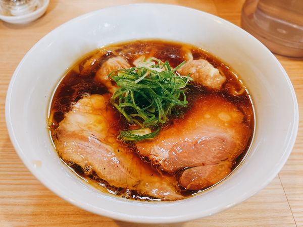 「海老ワンタン醤油らぁ麺」@中村麺三郎商店の写真