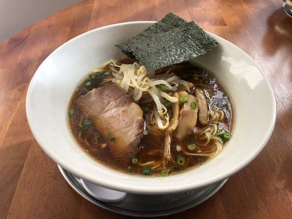 「醤油らーめん 900円+ クーポン味玉」@らーめん丸心の写真