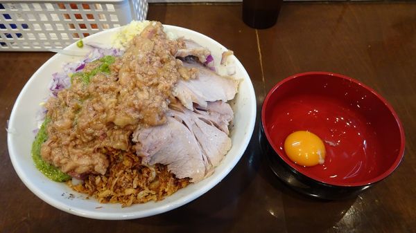 「塩のバジルソースまぜそば（1,050円）＋豚1枚（150円）」@麺屋 歩夢の写真