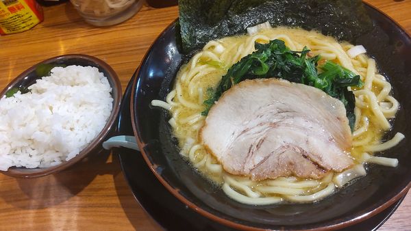 「ラーメン醤油」@横浜家系ラーメン 壱角家 柏東口店の写真