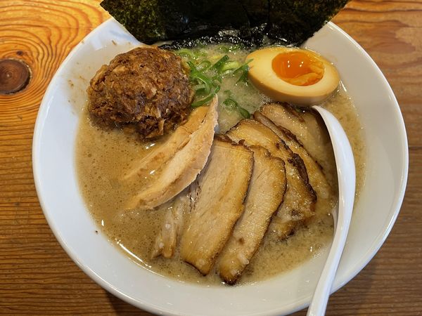 「デラックスとんこつ　￥１５００」@ラの壱 東刈谷店の写真