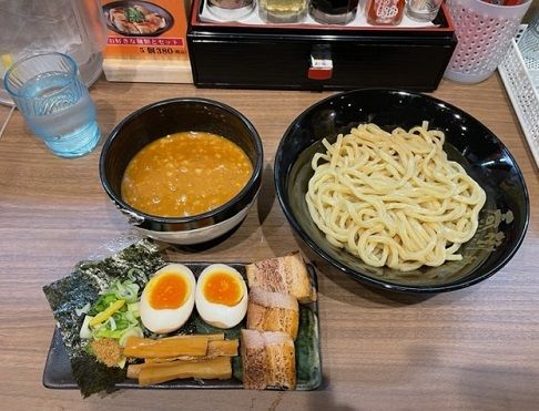 「特製濃厚豚骨えびつけ麺　並　1,000円。 麺カタメ 温麺」@横浜家系ラーメン鶴ヶ峰家の写真