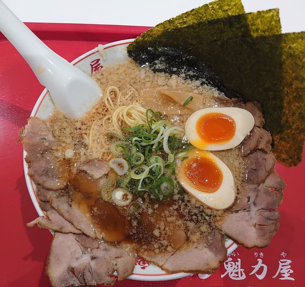 「特製醤油全部のせラーメン(1023円)」@ラーメン魁力屋 ピオニウォーク東松山店の写真