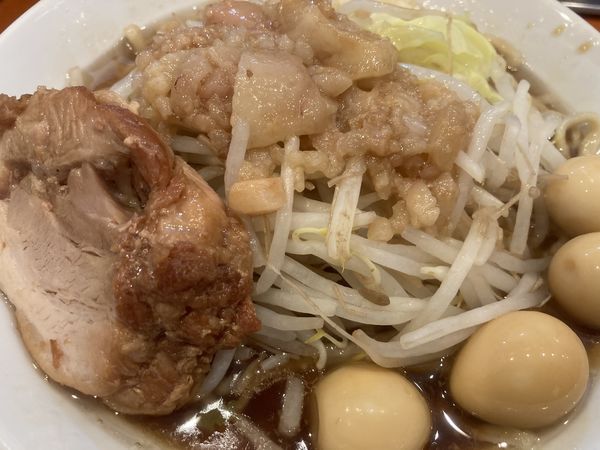 「ラーメン+アブラ+ニンニク+うずら」@麺屋穴場の写真