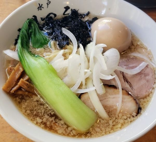 「手揉み背脂にぼしラーメン ８５０円＋味玉」@麺処 門つるの写真