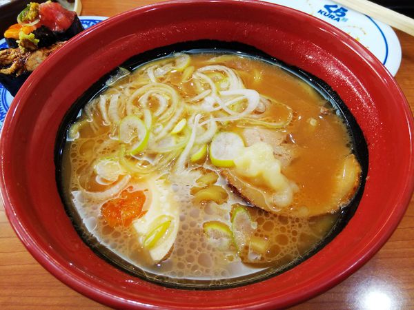 「濃厚味噌ラーメン　※ネギあり　＋にんにく」@無添 くら寿司 松本渚店の写真