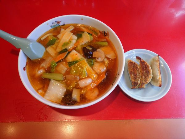 「エビソバ（770円）＋餃子ハーフ（150円）」@天龍 仲見世店の写真
