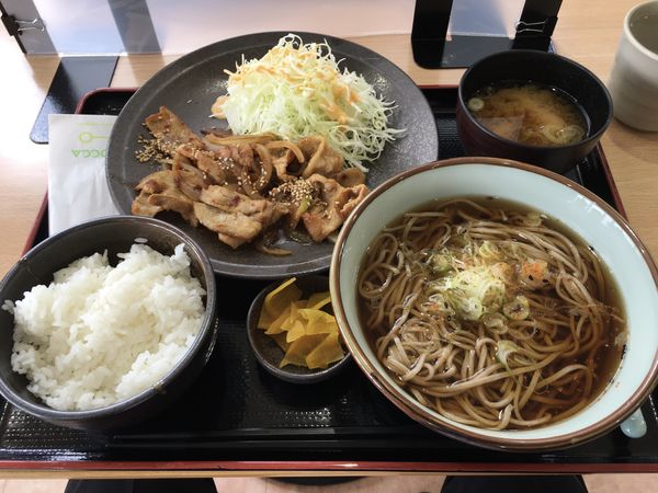 「生姜焼き蕎麦セット」@秋田自動車道西仙北SAレストラン(上り)の写真
