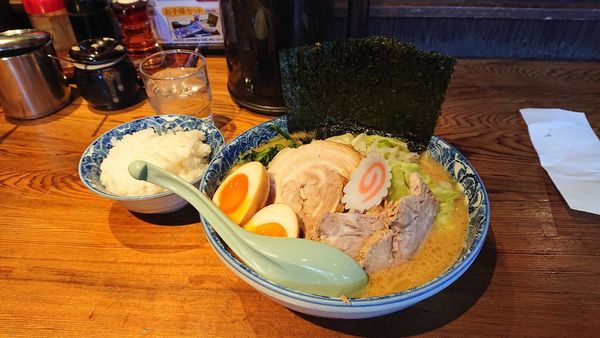 「正月ラーメン」@とんぱた亭 新子安店の写真