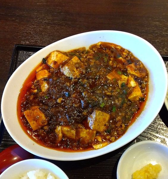 「四川マーボメンセット 1250円＋激辛 100円＋ニンニク無料」@中華ダイニング 秀丸の写真