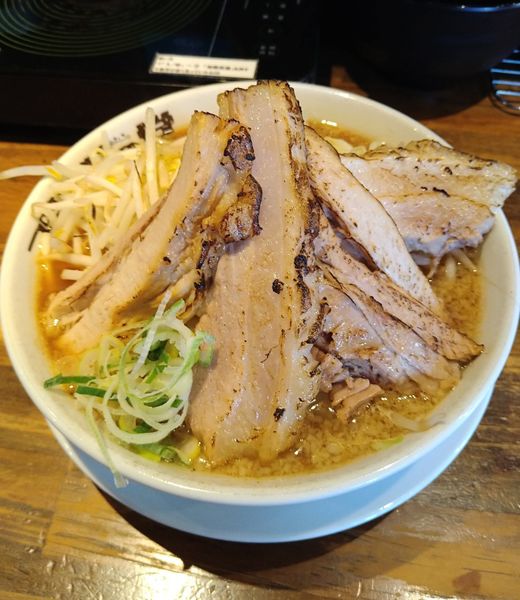 「本気の炙り焼豚そば」@本気の焼豚 プルプル食堂の写真