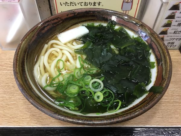 「わかめうどん」@ちから 広島駅店の写真