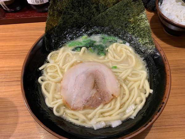 「ラーメン塩 並+サービスライス」@横浜家系ラーメン 壱角家 千葉駅前店の写真