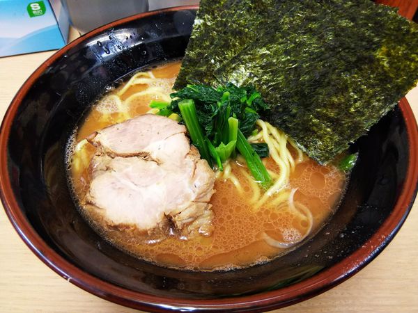 「ラーメン　並　※かため」@横浜らーめん 武蔵家 池袋店の写真