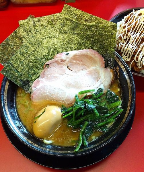 「のりたまラーメン 1000円」@家系ラーメン王道家直伝 との丸家 松飛台店の写真