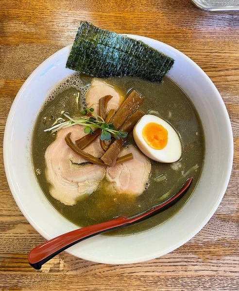 「煮干し醤油らーめん（追い煮干し）」@らーめん一芯の写真