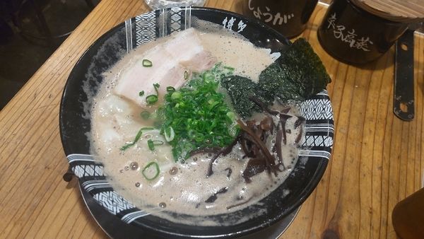 「ワンタンメン」@博多一双 祇園店の写真