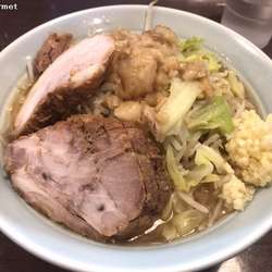 ラーメン小(豚2枚) 「ニンニクアブラ」(900円)