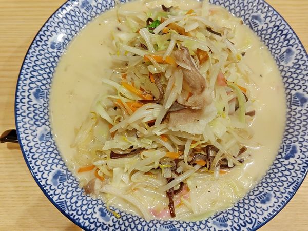 「白ちゃんぽん＋野菜W増」@じげもんちゃんぽん 秋葉原店の写真