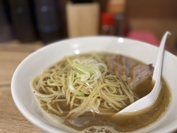 「肉そば小 900円 神田店限定麺 150円」@自家製麺 伊藤 神田店の写真