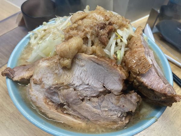 「ラーメン大盛400g(全マシ)¥1100+豚マシ¥200」@俺の生きる道 白山店の写真