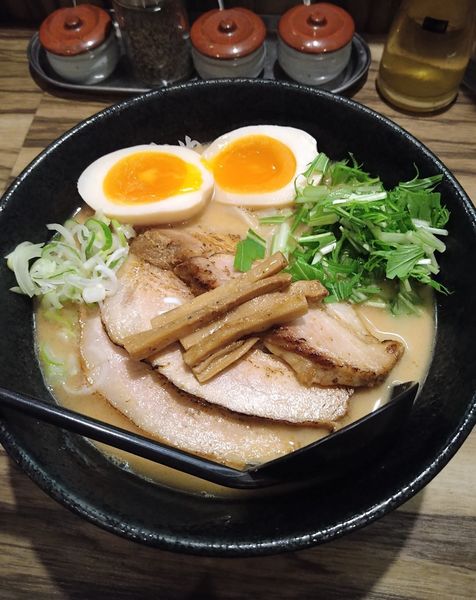 「炙り豚らーめん（大盛り）」@麺や ふくわらいの写真