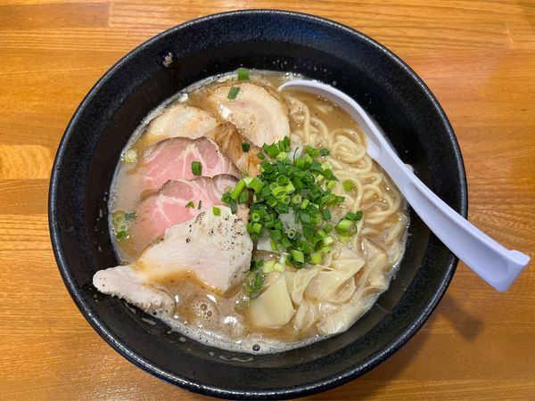 「鶏白湯らーめん塩（チャーシュートッピング）」@麺Builder′sあり蔵の写真