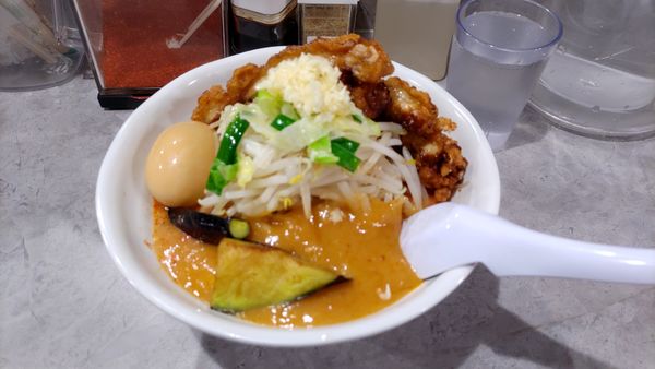 「親子DX（1300円）」@旨辛ラーメン表裏 高田馬場店の写真