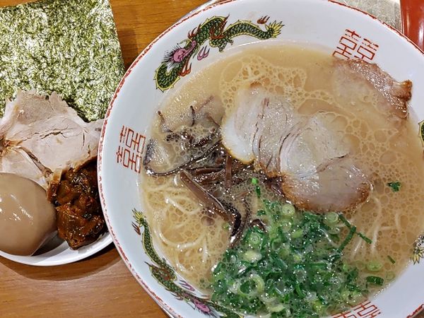 「ガツンラーメン得盛り（辛子高菜）」@博多ラーメン ガツン 蔵前店の写真